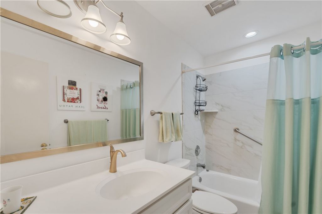 5045 Harmony Circle, Unit 209, Vero Beach, FL 32967 Photo