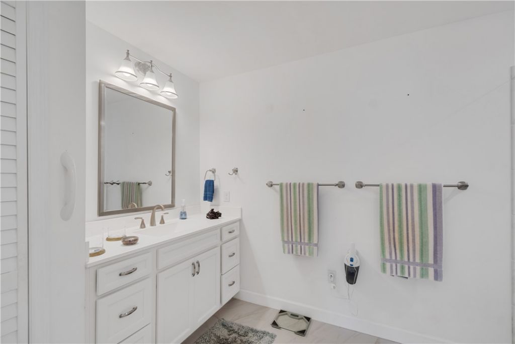 5045 Harmony Circle, Unit 209, Vero Beach, FL 32967 Photo