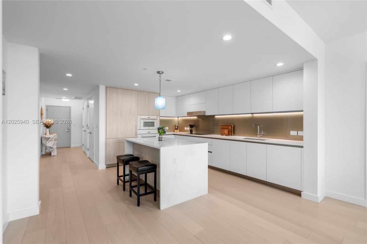 9221 E Bay Harbor Dr , Unit 408, Bay Harbor Islands, FL 33154 Photo