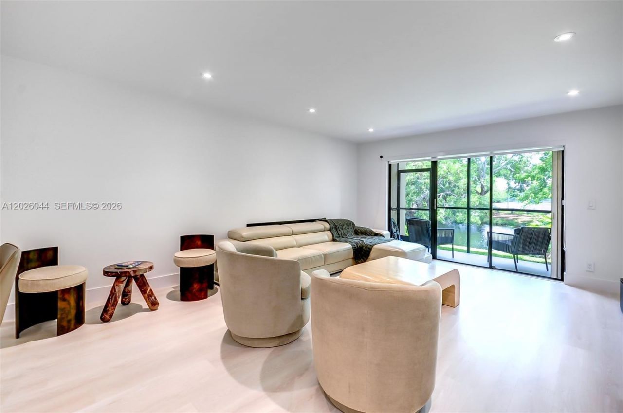 302 Lakeview Dr, Unit 105, Weston, FL 33326 Photo