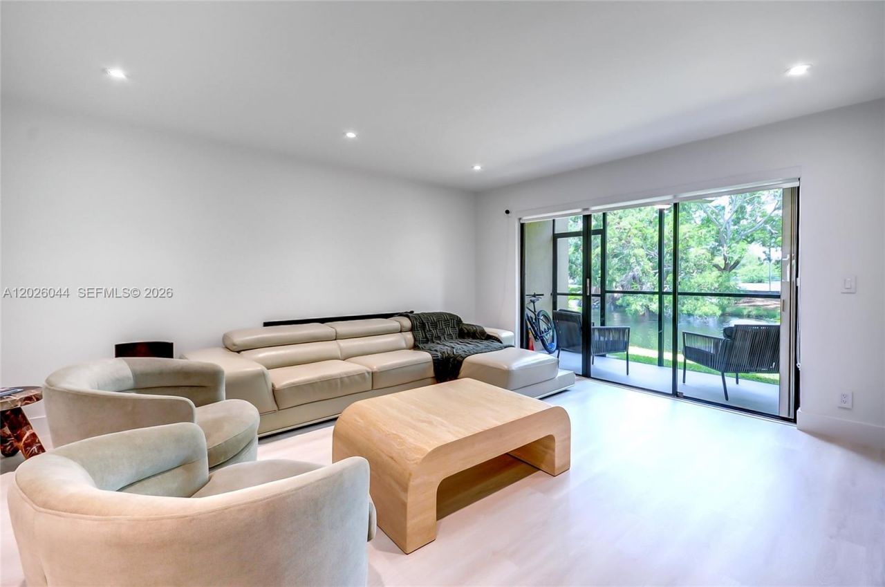 302 Lakeview Dr, Unit 105, Weston, FL 33326 Photo