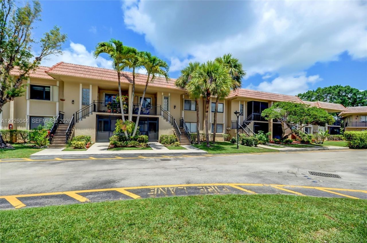 302 Lakeview Dr, Unit 105, Weston, FL 33326 Photo