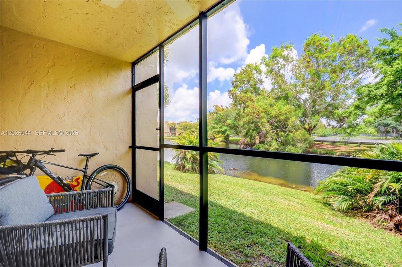 302 Lakeview Dr, Unit 105, Weston, FL 33326 Photo