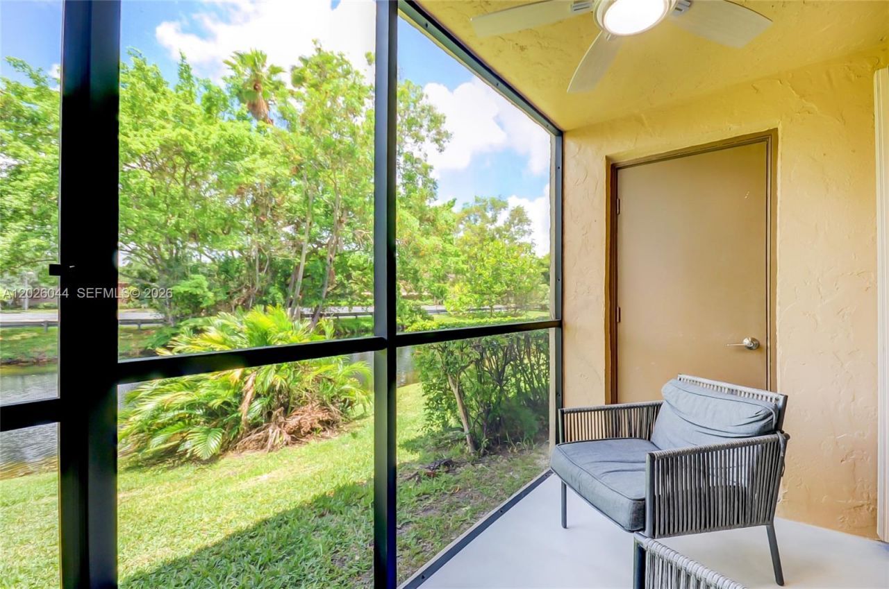 302 Lakeview Dr, Unit 105, Weston, FL 33326 Photo