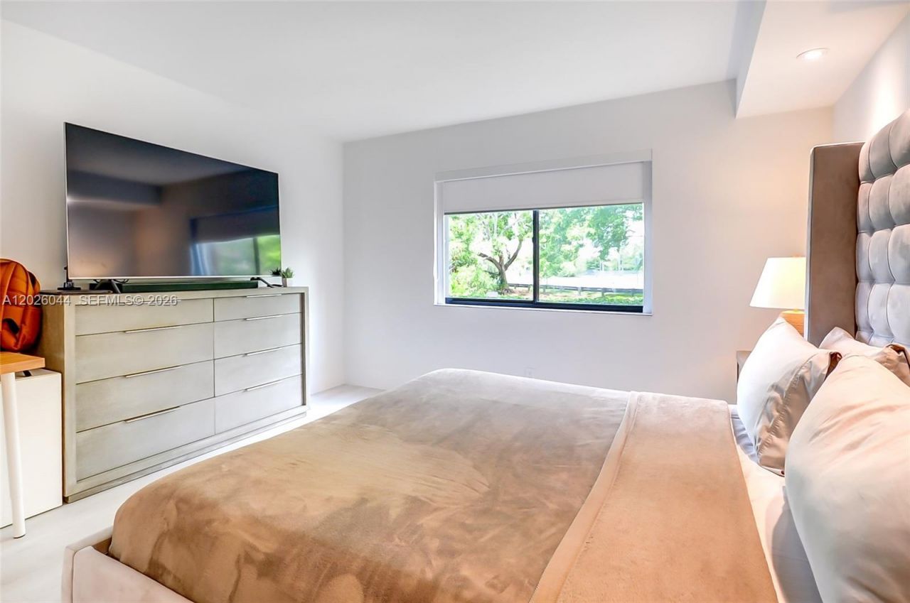 302 Lakeview Dr, Unit 105, Weston, FL 33326 Photo