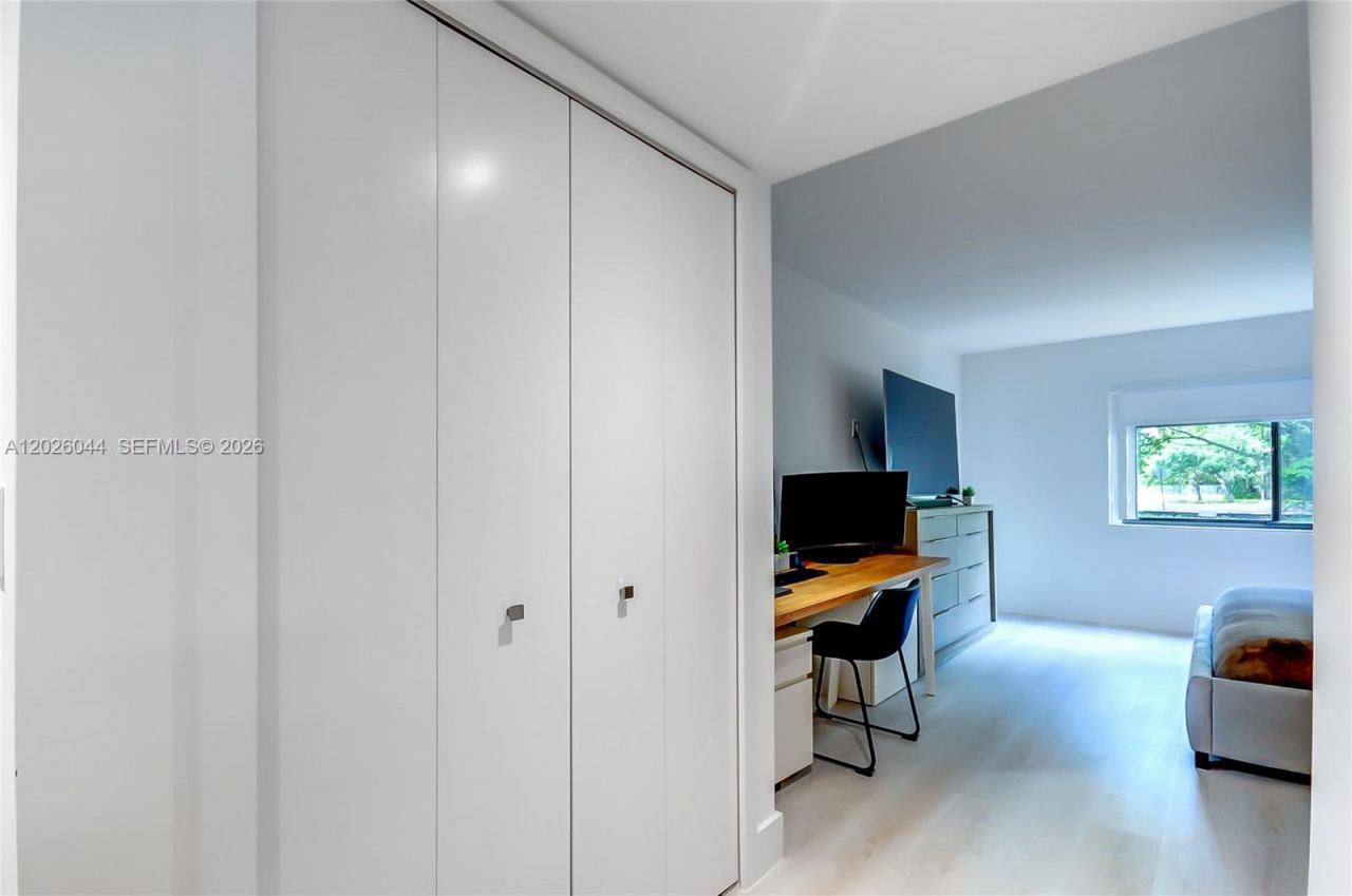 302 Lakeview Dr, Unit 105, Weston, FL 33326 Photo