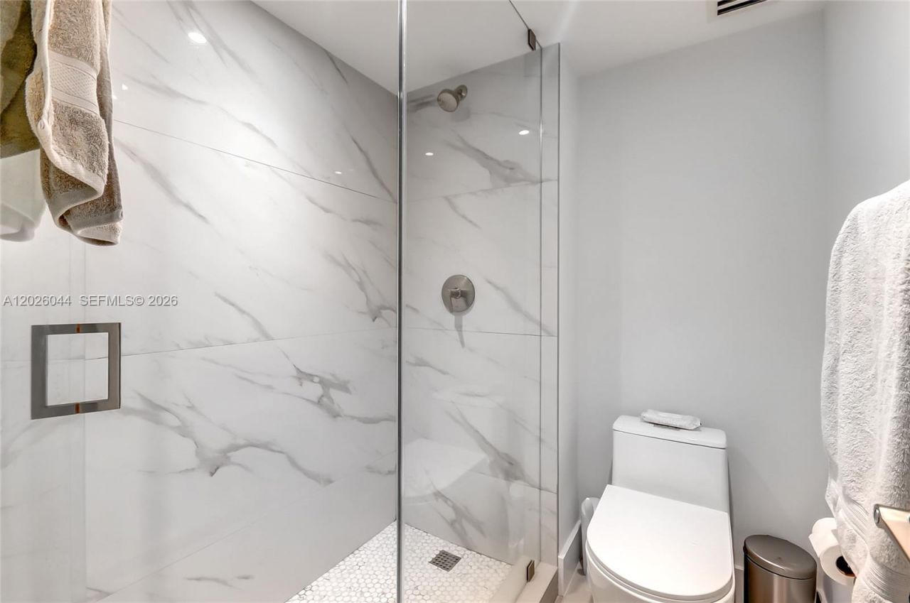 302 Lakeview Dr, Unit 105, Weston, FL 33326 Photo