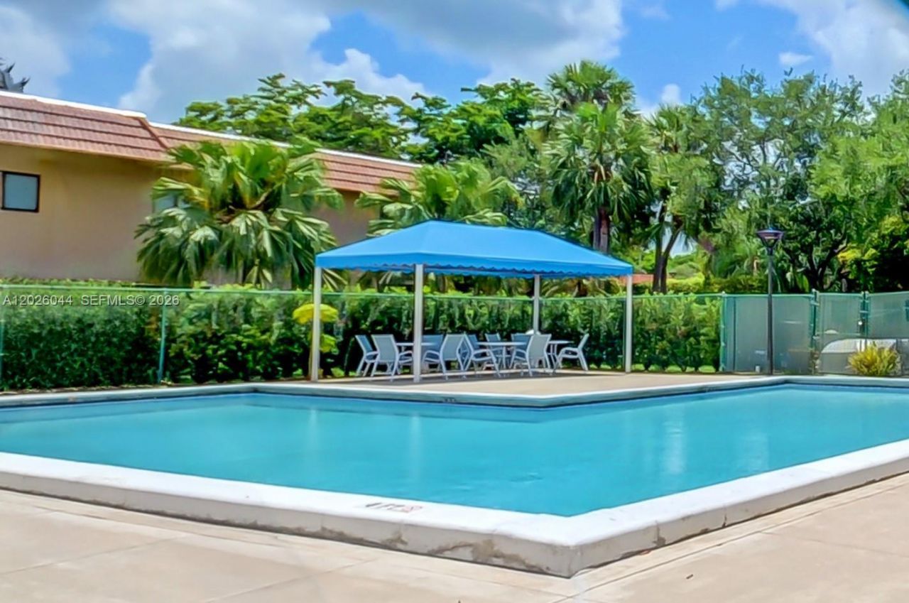 302 Lakeview Dr, Unit 105, Weston, FL 33326 Photo