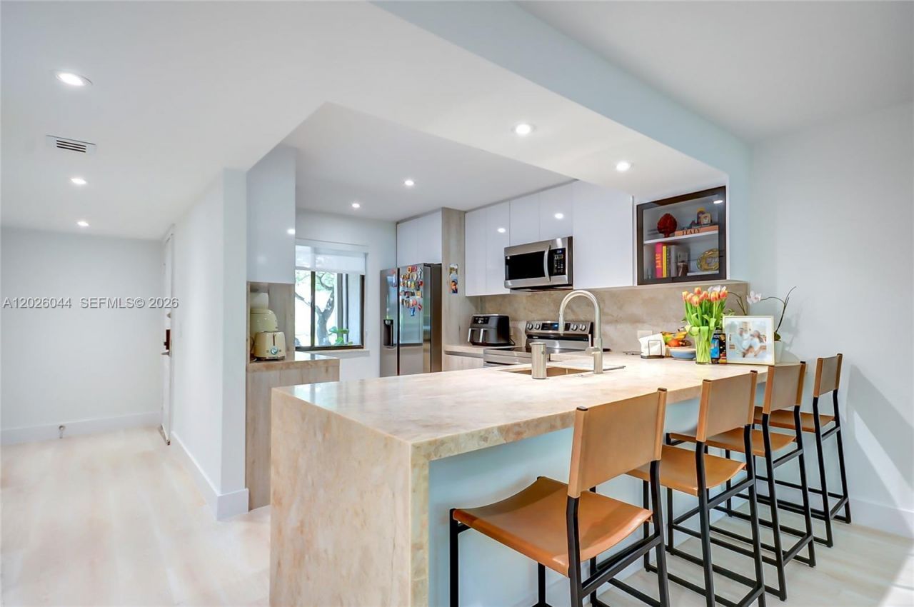 302 Lakeview Dr, Unit 105, Weston, FL 33326 Photo