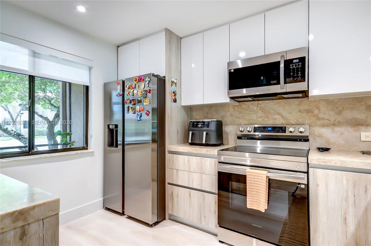 302 Lakeview Dr, Unit 105, Weston, FL 33326 Photo