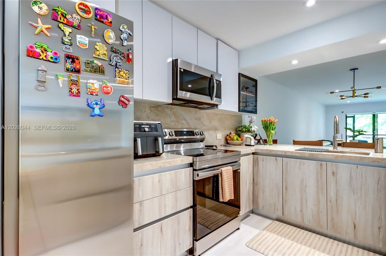 302 Lakeview Dr, Unit 105, Weston, FL 33326 Photo