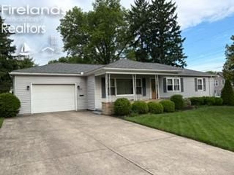 34 Lindsay Avenue, Tiffin, OH 44883 Photo 2