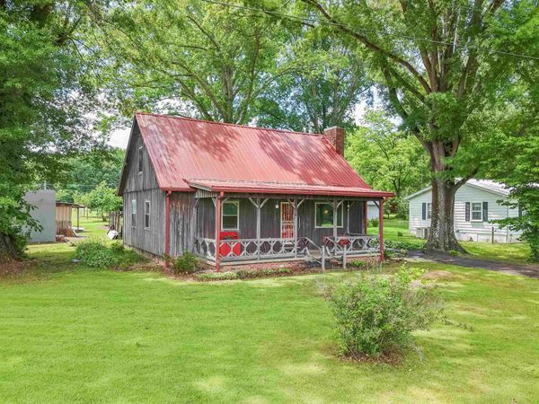 12 BAKER RD, Selmer, TN 38375