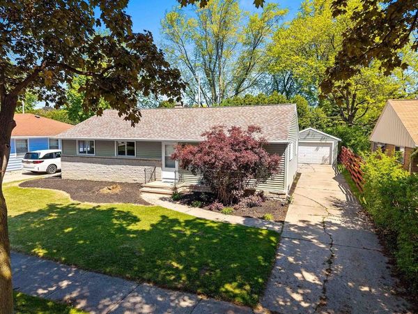 1006 E LINDBERGH STREET, Appleton, WI 54911