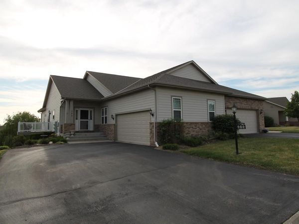282 Settlement DRIVE, Burlington, WI 53105