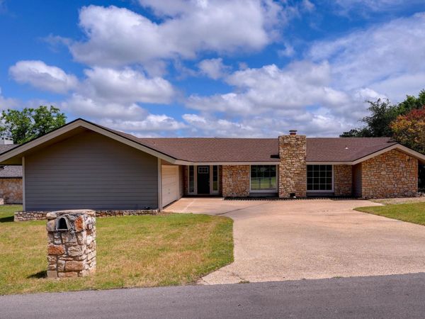 18 Country LN, Wimberley, TX 78676