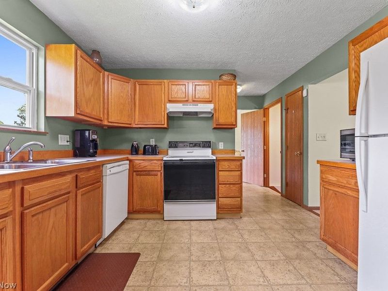 2610 Blenheim Avenue , Alliance, OH 44601 Photo 5