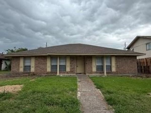 8813 Deerwood Drive, Rowlett, TX 75088