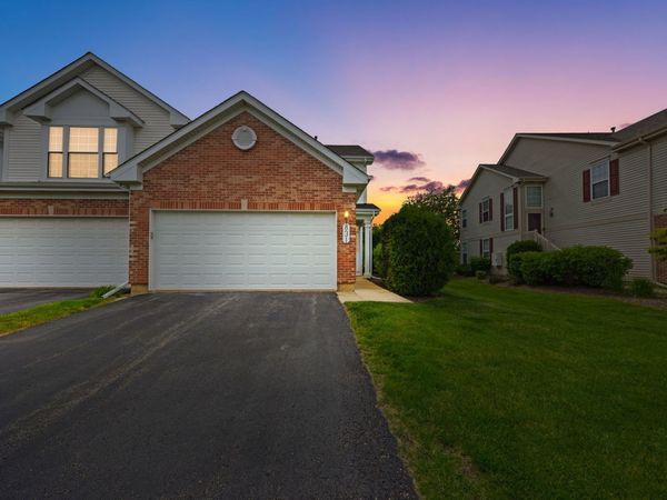 831 Stuarts Drive , Unit 831, St. Charles, IL 60174