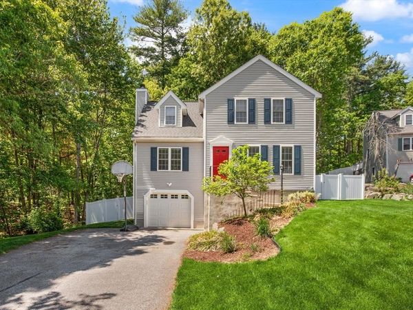 2 Maura Cir, Westford, MA 01886