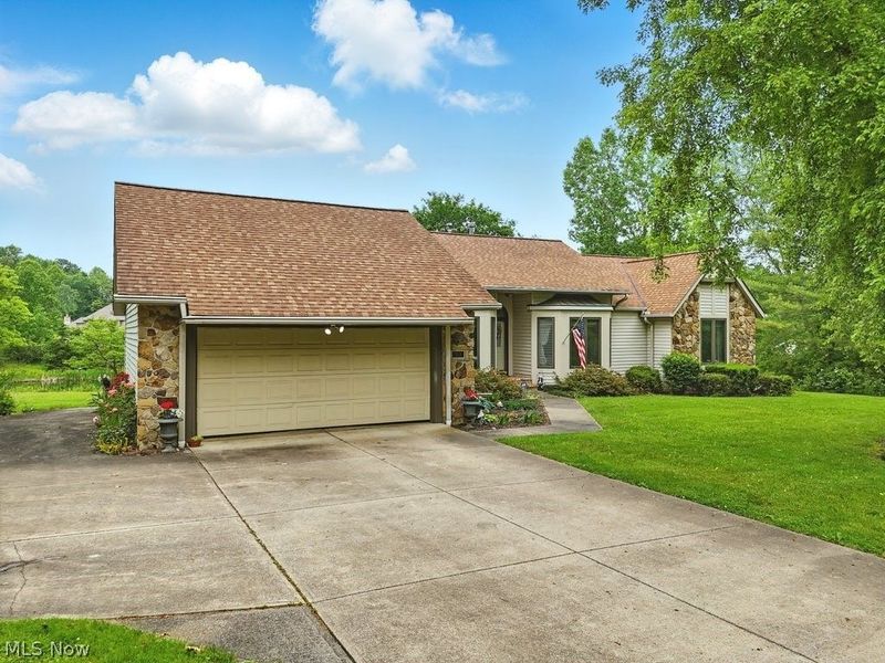 2800 Worrell Road, Willoughby Hills, OH 44094 Photo 2