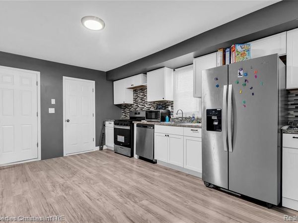 25636 New York Street , Dearborn Heights, MI 48125