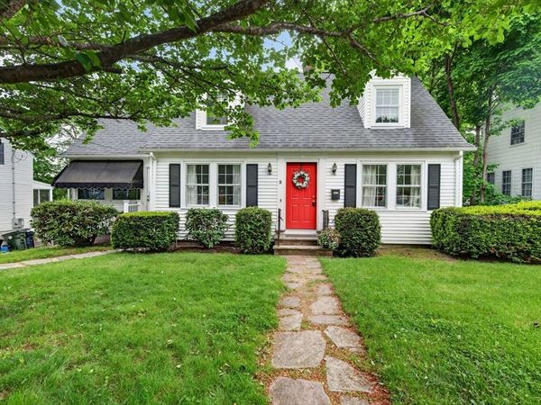 9 Stratford Rd, Andover, MA 01810