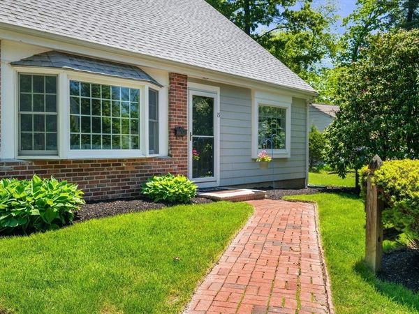 15 Hartshorne Rd, Wakefield, MA 01880