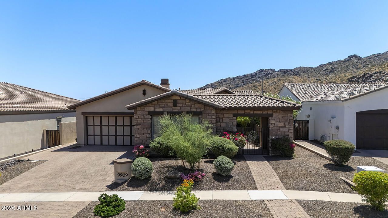 9909 S 6th Place, Phoenix, AZ 85042 Main Photo