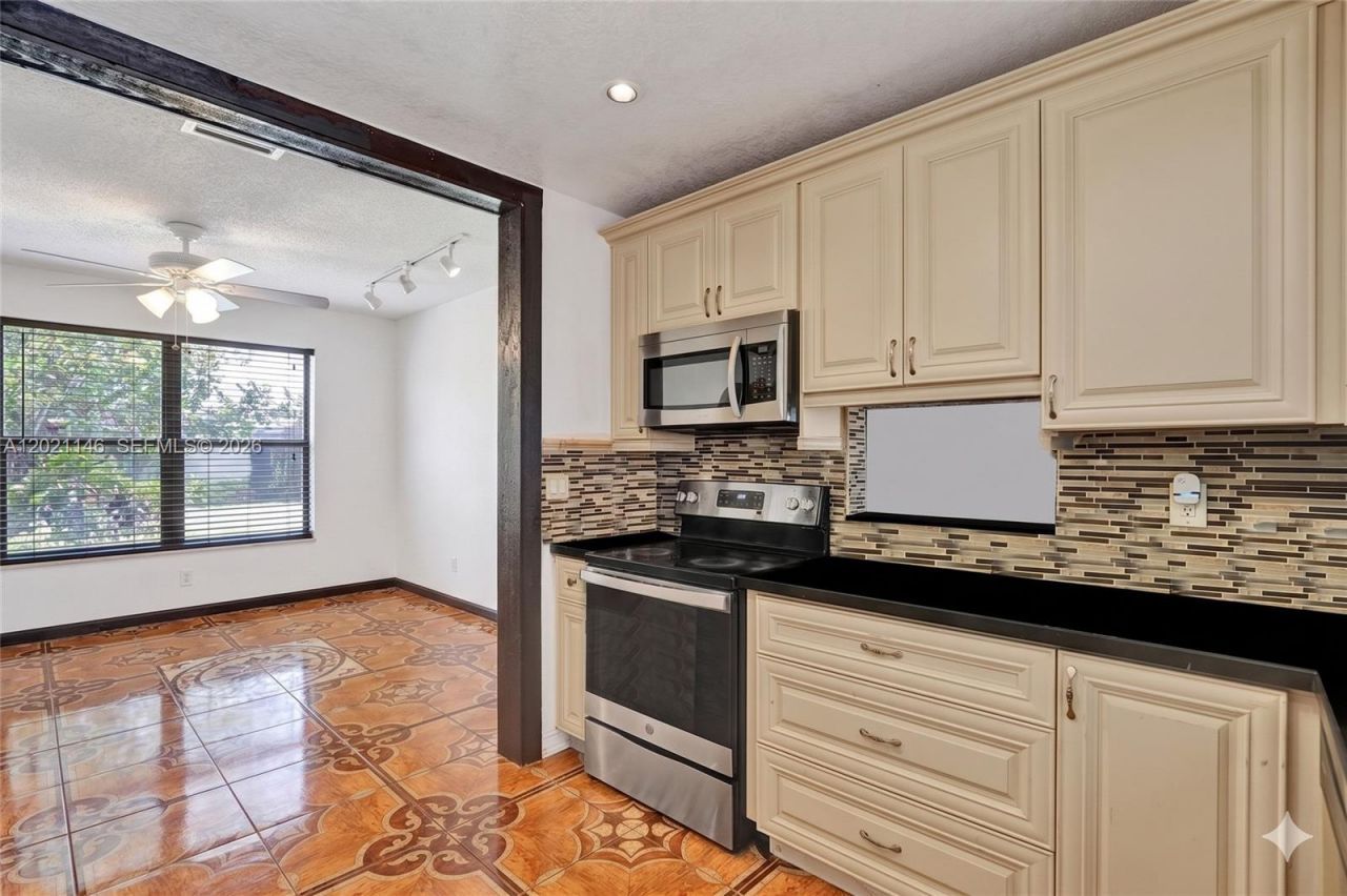 2460 NW 63rd Ter, Sunrise, FL 33313 Photo