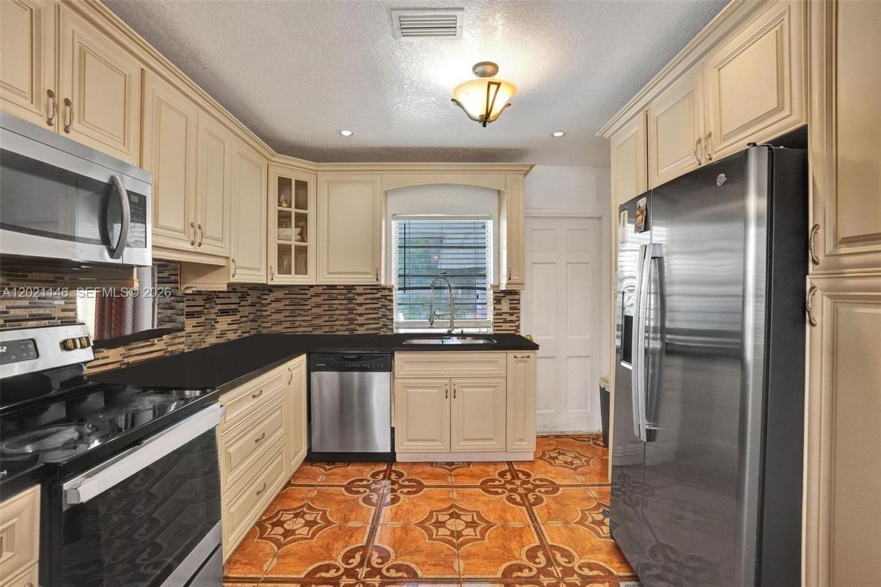 2460 NW 63rd Ter, Sunrise, FL 33313 Photo