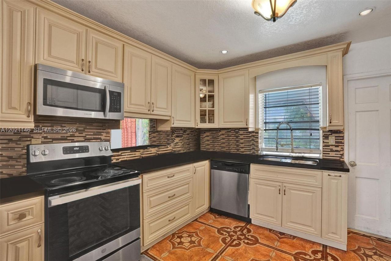2460 NW 63rd Ter, Sunrise, FL 33313 Photo