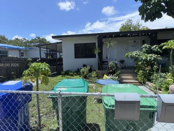 110 NW 58th St , Miami, FL 33127