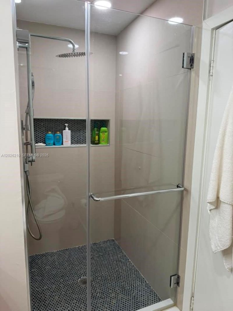 2500 Parkview Dr, Unit 2518, Hallandale Beach, FL 33009 Photo