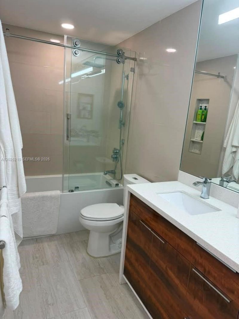 2500 Parkview Dr, Unit 2518, Hallandale Beach, FL 33009 Photo