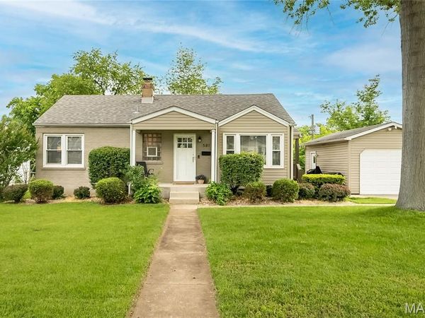 581 Meadowridge Drive , Kirkwood, MO 63122