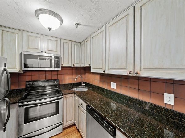 230 Willard St, Unit 602, Quincy, MA 02169