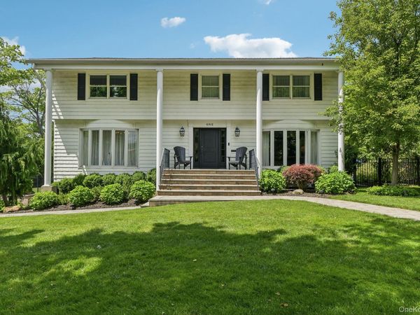 1 Lakeville Court, Roslyn, NY 11576