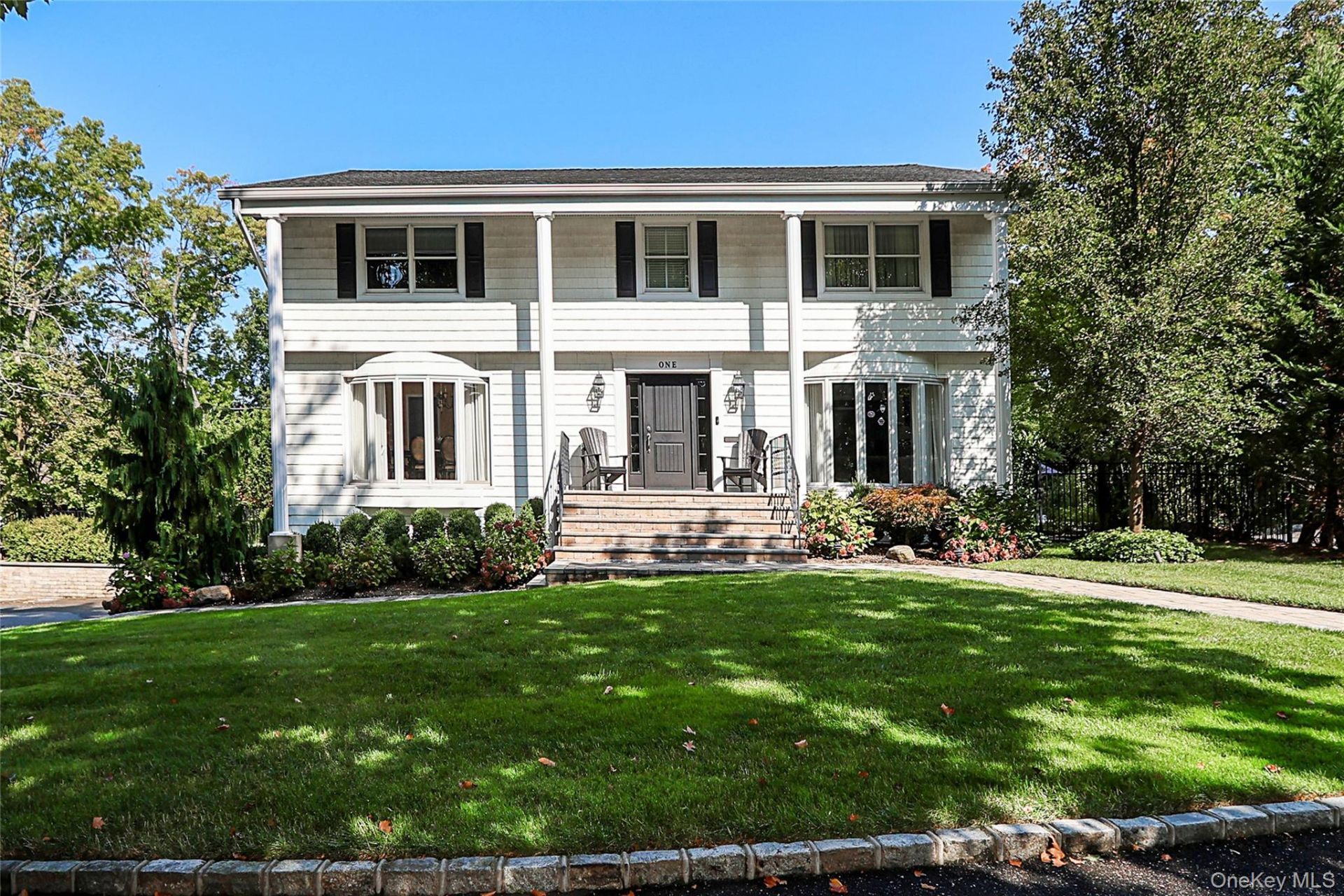 1 Lakeville Court , Roslyn, NY 11576 Main Photo