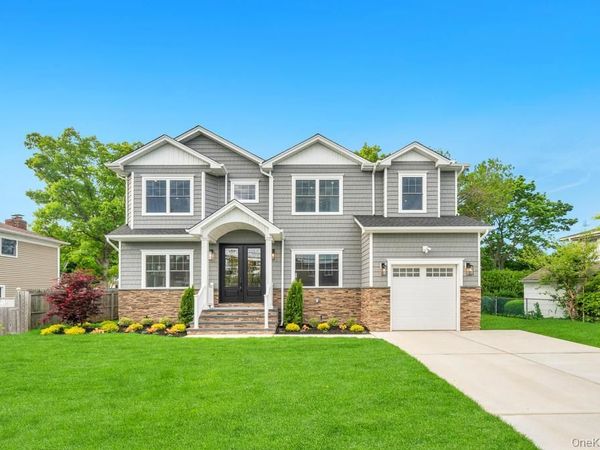 124 North Drive , Massapequa, NY 11758