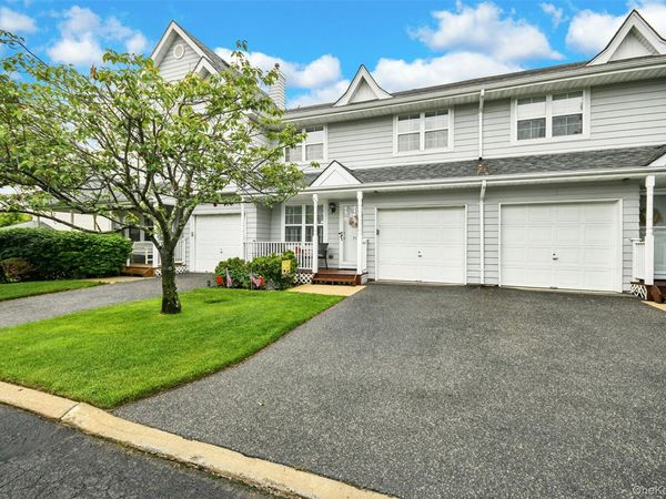 57 Maple Wing Boulevard , Central Islip, NY 11722