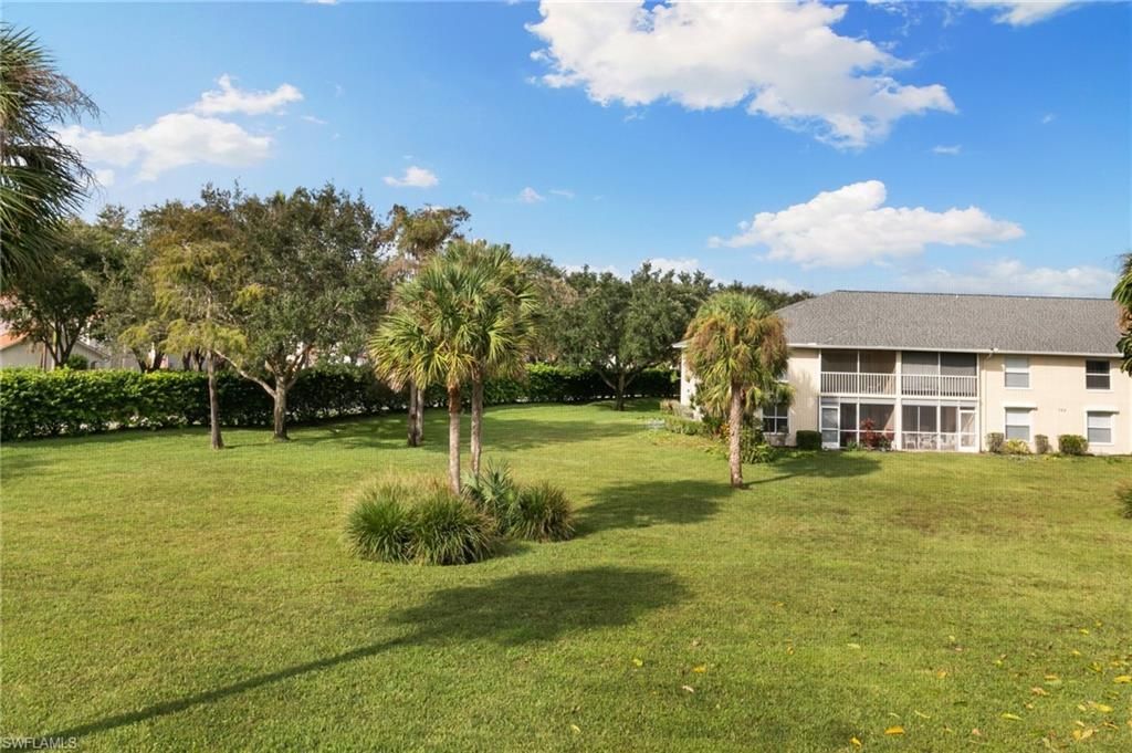 685 Squire Cir , Unit 204, Naples, FL 34104 Photo