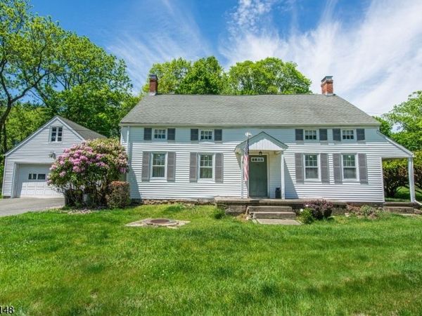 34 Unneberg Ave, Roxbury, NJ 07876