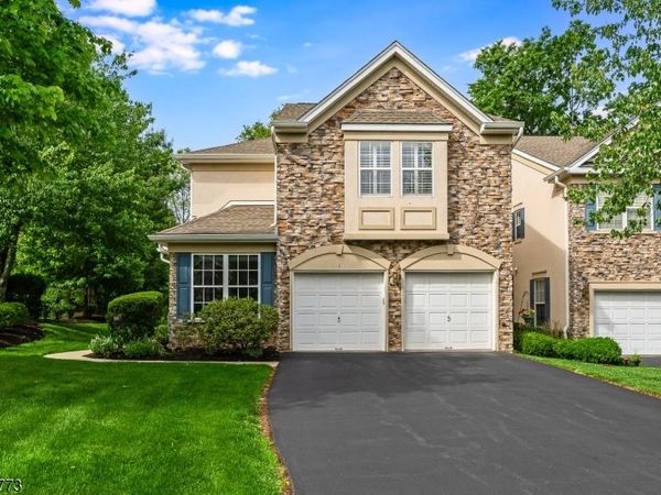1 Ebersohl Cir, Readington, NJ 08889