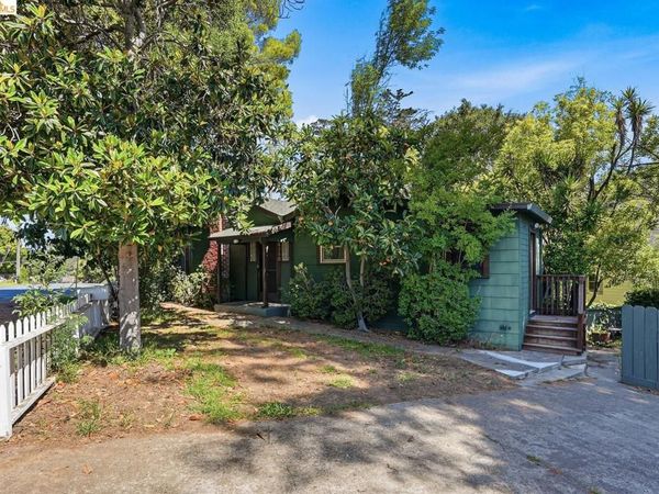 6350 Hillmont Dr, Oakland, CA 94605