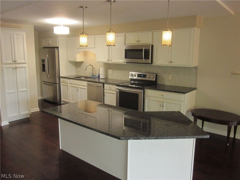 22555 Center Ridge Road, Unit 201, Rocky River, OH 44116 Photo 3