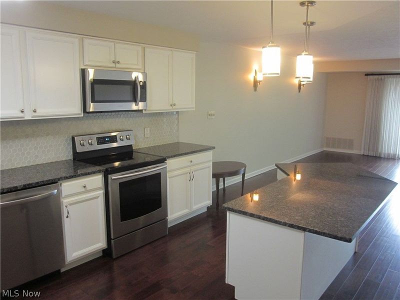 22555 Center Ridge Road, Unit 201, Rocky River, OH 44116 Photo 4