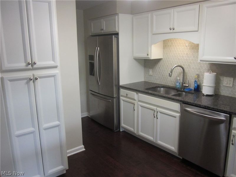 22555 Center Ridge Road, Unit 201, Rocky River, OH 44116 Photo 6