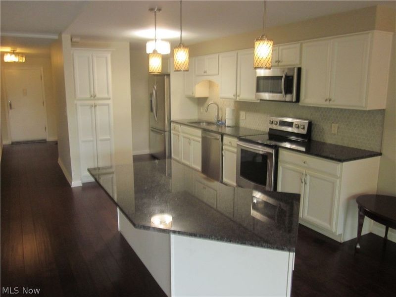 22555 Center Ridge Road, Unit 201, Rocky River, OH 44116 Photo 7