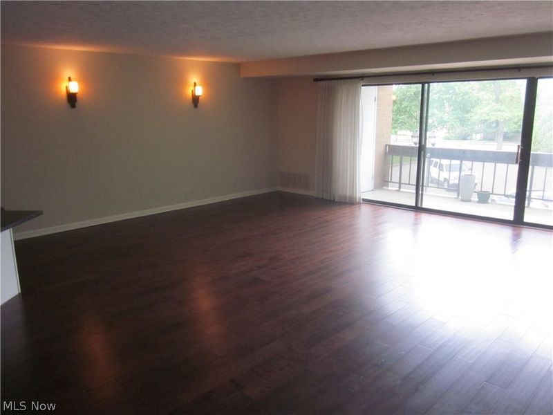 22555 Center Ridge Road, Unit 201, Rocky River, OH 44116 Photo 9
